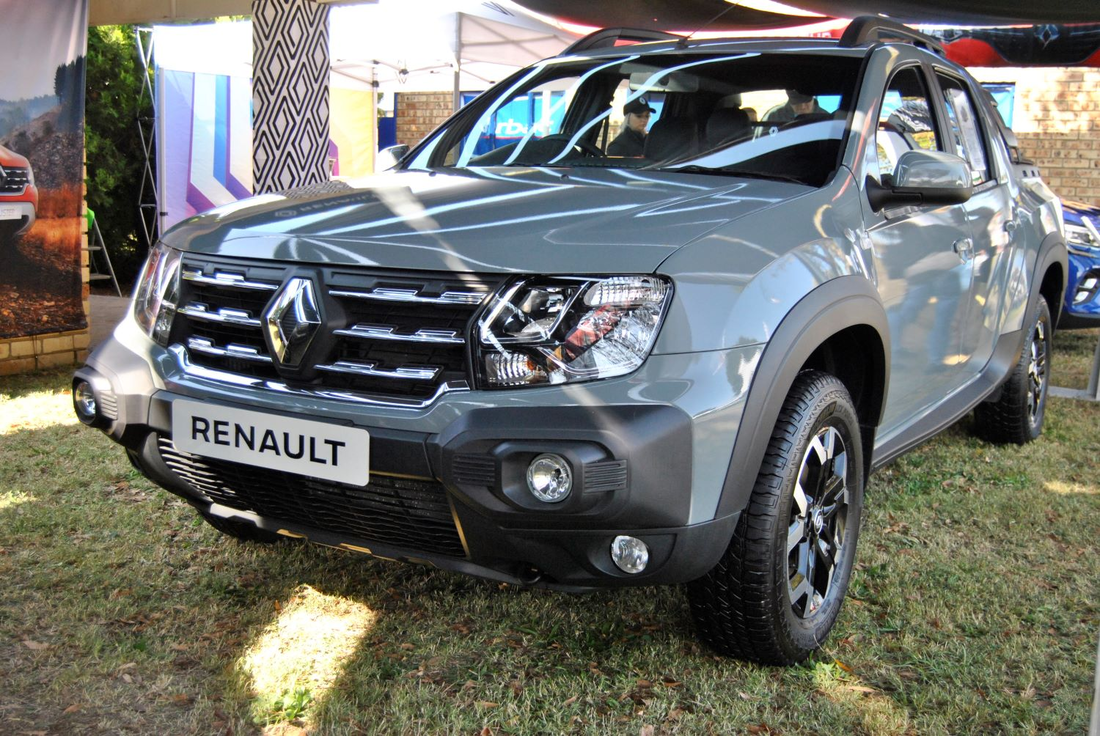 Discontinued Renault Duster Price - Images, Colors & Reviews - CarWale
